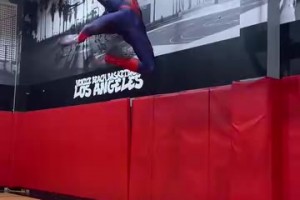 你真成超人了？霍华德：这扣篮有创意！